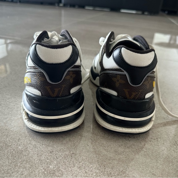 LV Louis Vuitton men’s sneakers shoes trainer LV size 6 is size 7 logo canvas - Picture 7 of 7